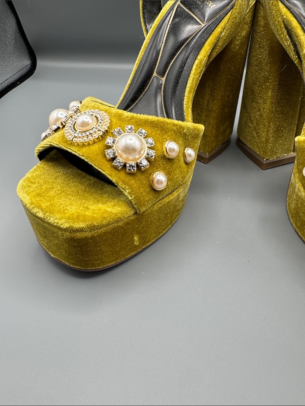 Kenneth Cole Women's Dolly Charms Dress Sandals - Picture 2 of 6